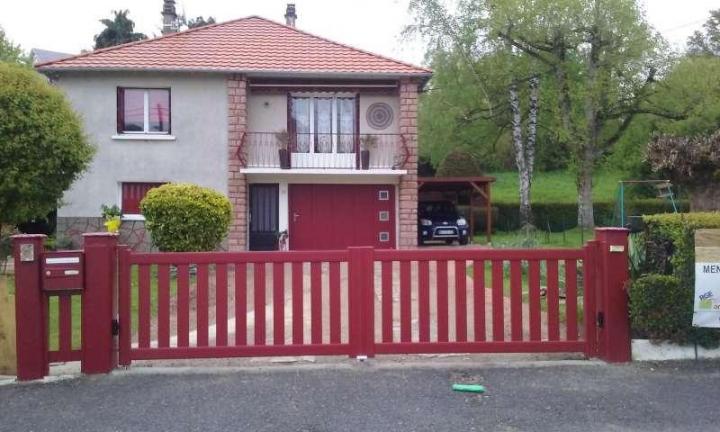 Nous fabriquons et posons des portes de garage de modèles variés.